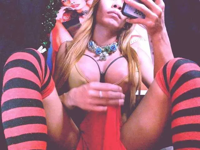Live sex webcam photo for 11NCHSELFSUCKTS #277174062