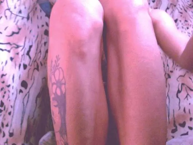 Live sex webcam photo for 11NCHSELFSUCKTS #277537160