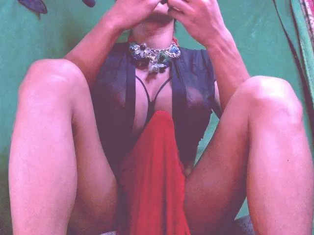 Live sex webcam photo for 11NCHSELFSUCKTS #277680098