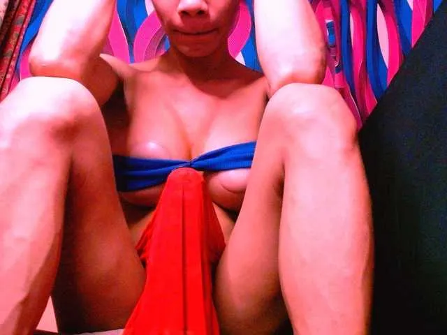 Live sex webcam photo for 11NCHSELFSUCKTS #289315450