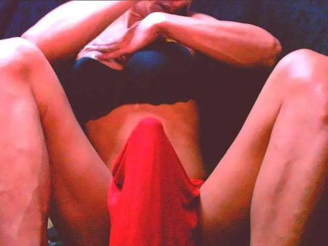 Live sex webcam photo for 11NCHSELFSUCKTS #290461913