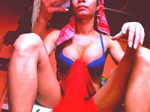 Live sex webcam photo for 11NCHSELFSUCKTS #290691501