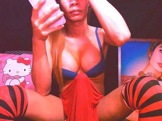 Live sex webcam photo for 11NCHSELFSUCKTS #290725609