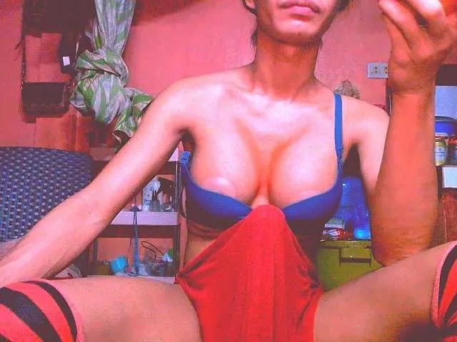 Live sex webcam photo for 11NCHSELFSUCKTS #290797242
