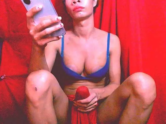 Live sex webcam photo for 11NCHSELFSUCKTS #290928834