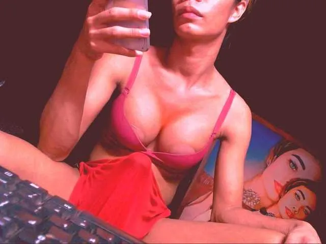 Live sex webcam photo for 11NCHSELFSUCKTS #291073403