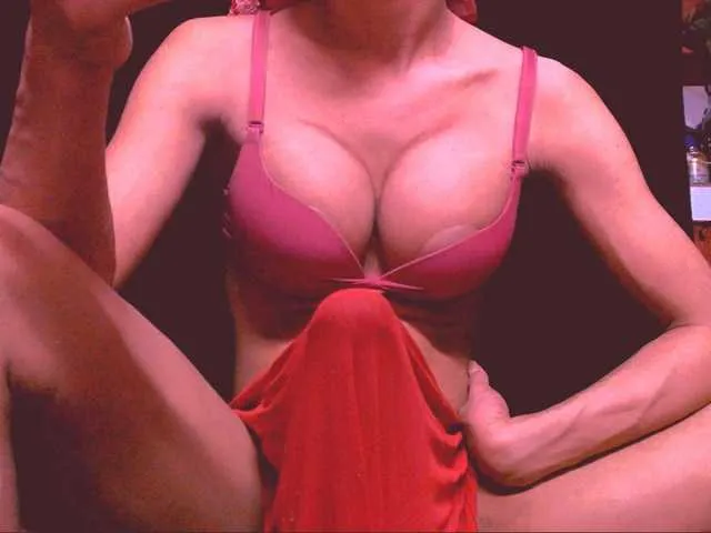 Live sex webcam photo for 11NCHSELFSUCKTS #291106119
