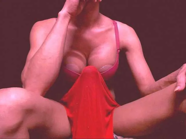 Live sex webcam photo for 11NCHSELFSUCKTS #291117028