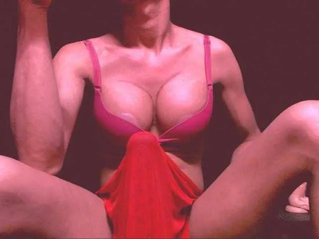 Live sex webcam photo for 11NCHSELFSUCKTS #291128232
