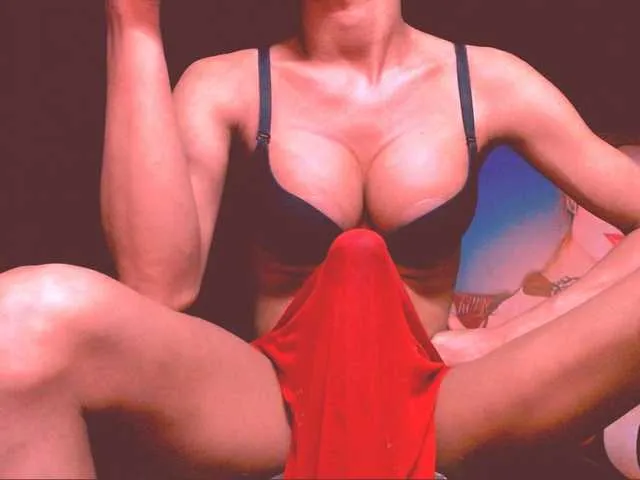 Live sex webcam photo for 11NCHSELFSUCKTS #291170155
