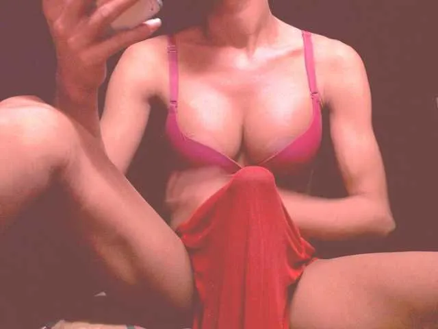 Live sex webcam photo for 11NCHSELFSUCKTS #291487377