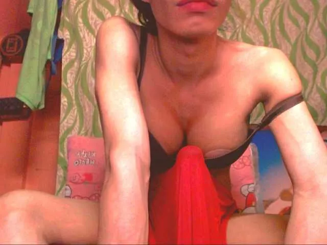 Live sex webcam photo for 11NCHSELFSUCKTS #291926067