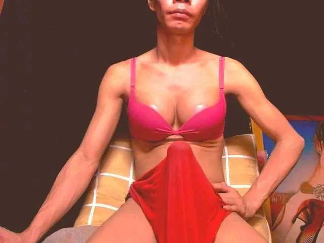 Live sex webcam photo for 11NCHSELFSUCKTS #292271797