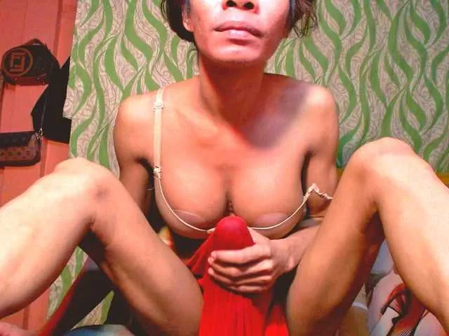 Live sex webcam photo for 11NCHSELFSUCKTS #292347549