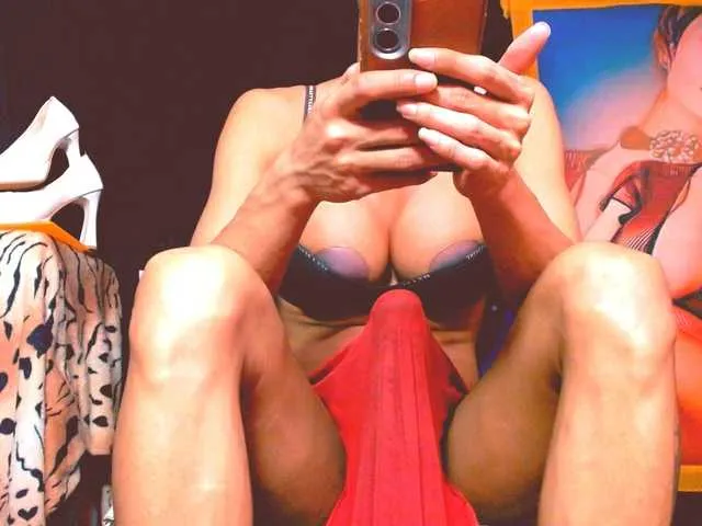 Live sex webcam photo for 11NCHSELFSUCKTS #292710396