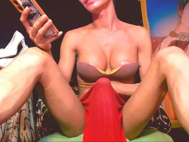 Live sex webcam photo for 11NCHSELFSUCKTS #293625661