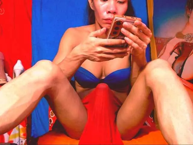 Live sex webcam photo for 11NCHSELFSUCKTS #294163642
