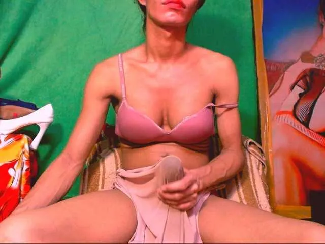 Live sex webcam photo for 11NCHSELFSUCKTS #294279084