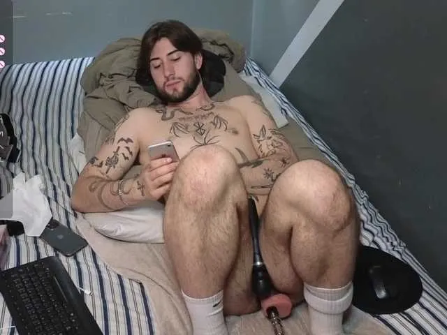 Live sex webcam photo for 17inchdick17 #278096213