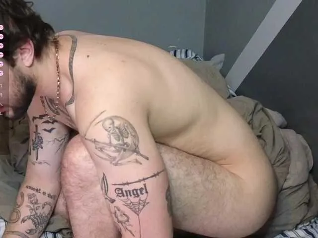 Live sex webcam photo for 17inchdick17 #289451988