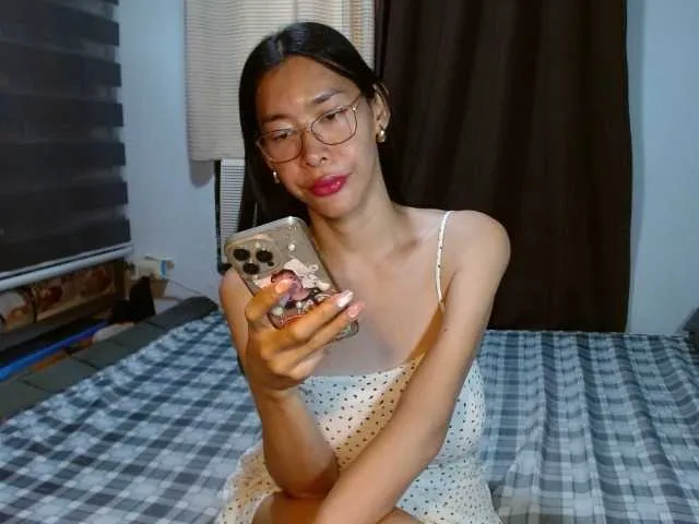 Live sex webcam photo for 1CutieTSforU #291833942