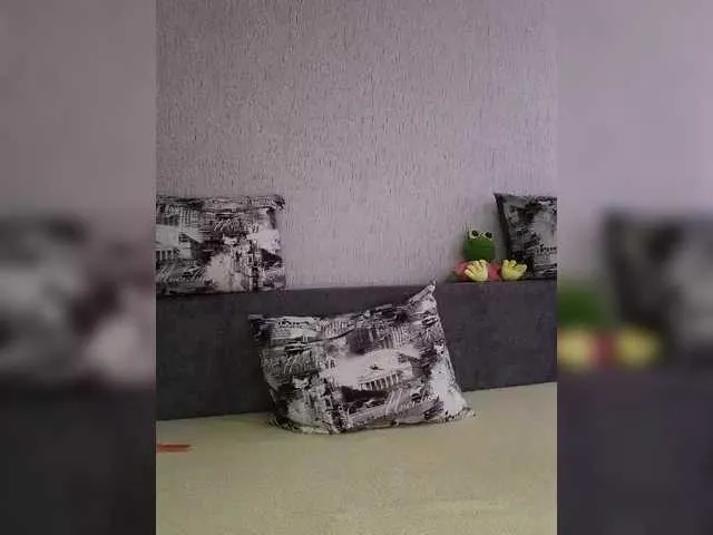 Live sex webcam photo for 1MINA #278252221