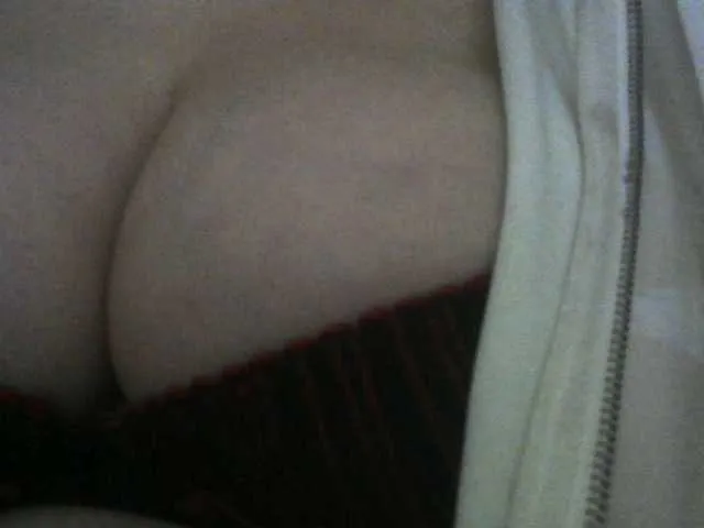 Live sex webcam photo for 1deluxepussy #277439126