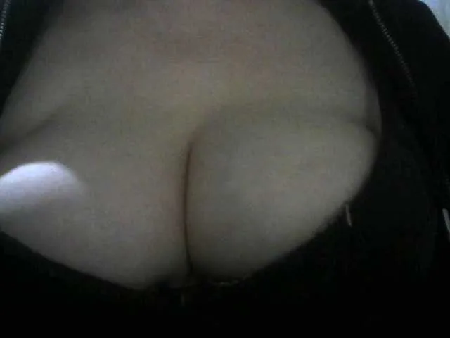 Live sex webcam photo for 1deluxepussy #277443579