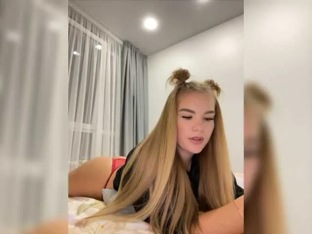 Live sex webcam photo for 1ouise #276412550