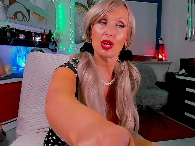 Live sex webcam photo for 2bigass4u #276316246