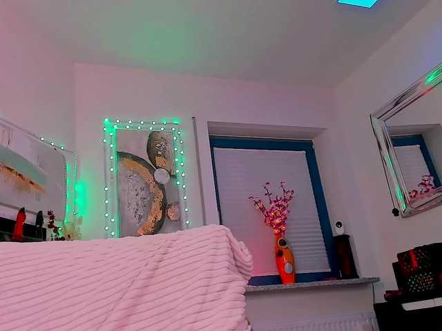 Live sex webcam photo for 2bigass4u #276832567