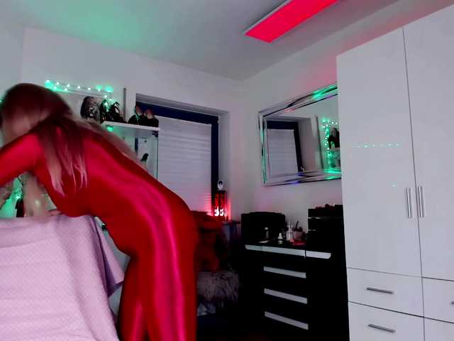 Live sex webcam photo for 2bigass4u #291418237