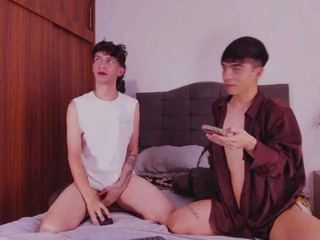 Live sex webcam photo for 2gays1straight #291748143