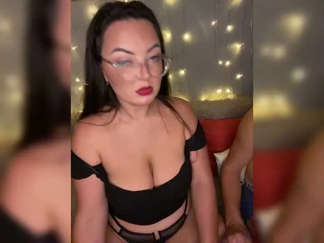 Live sex webcam photo for 3hotandyoung3 #291523404
