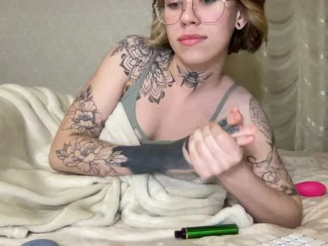 Live sex webcam photo for 669Aleksa669 #273474638