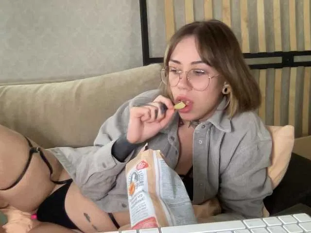 Live sex webcam photo for 669Aleksa669 #273644932