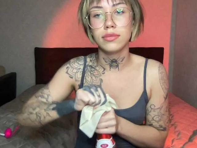 Live sex webcam photo for 669Aleksa669 #273701716