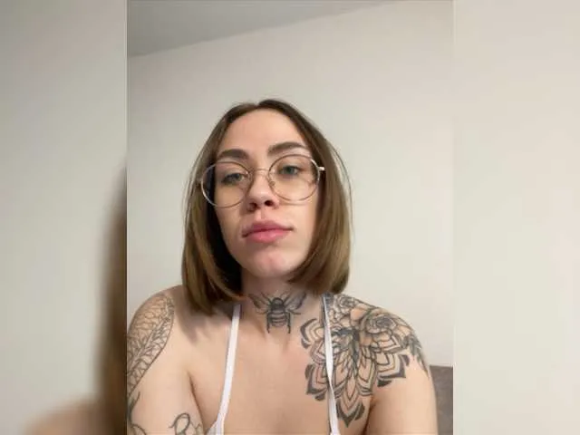 Live sex webcam photo for 669Aleksa669 #276480759