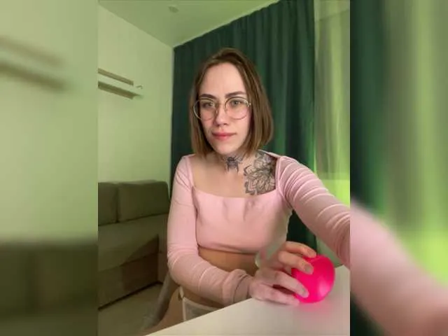 Live sex webcam photo for 669Aleksa669 #277487287