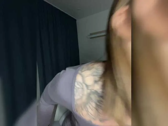 Live sex webcam photo for 669Aleksa669 #289914736
