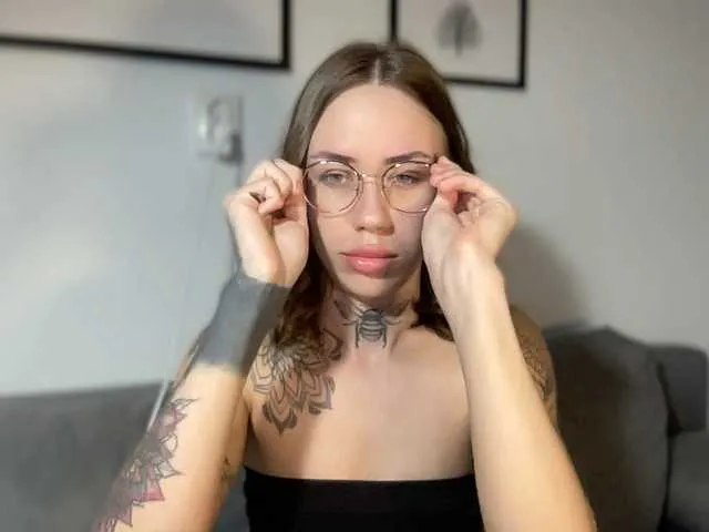Live sex webcam photo for 669Aleksa669 #290172223