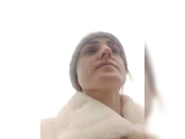 Live sex webcam photo for 69Foxx69 #272548959