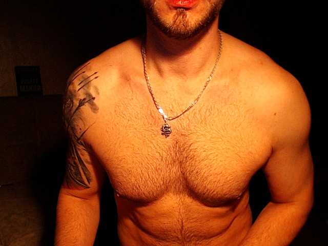 Live sex webcam photo for 69LeVeL69 #291064574