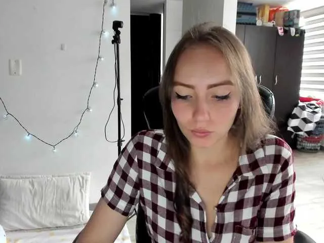 Live sex webcam photo for 777-babygirl #272677527