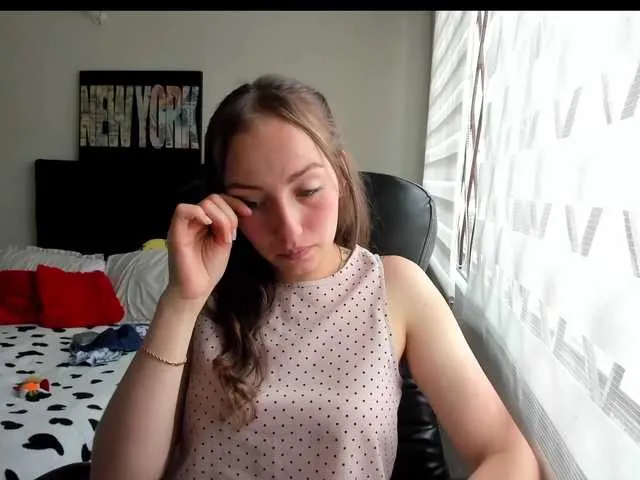 Live sex webcam photo for 777-babygirl #273679345