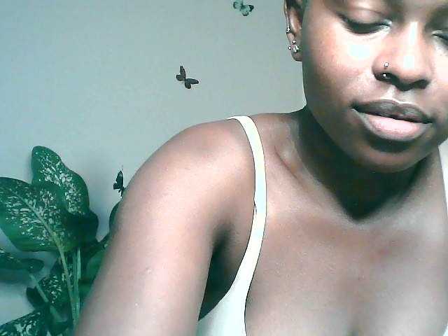 Live sex webcam photo for 7Naila1 #275575550
