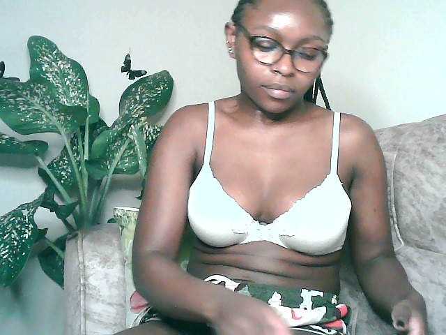 Live sex webcam photo for 7Naila1 #275591265