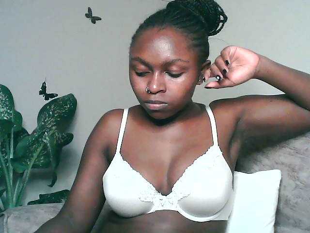 Live sex webcam photo for 7Naila1 #275593667