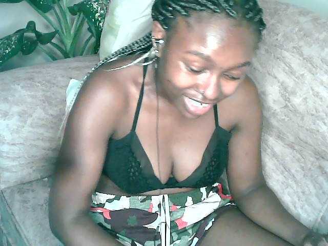 Live sex webcam photo for 7Naila1 #275847991