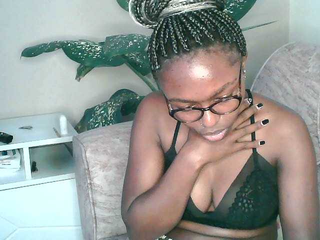 Live sex webcam photo for 7Naila1 #275922096